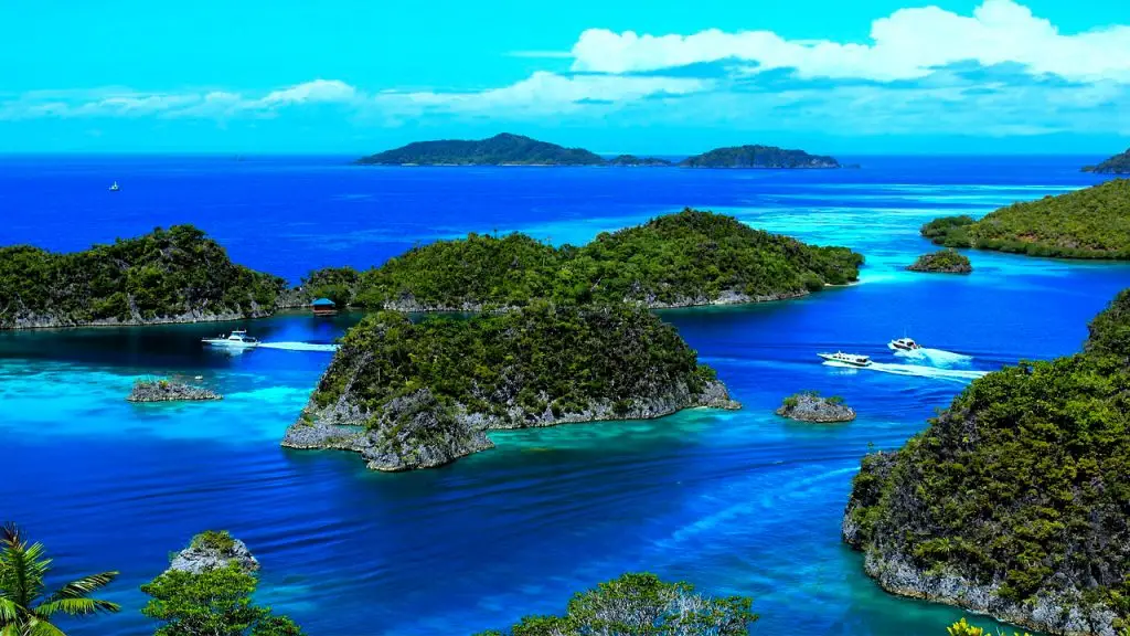 Piaynemo, Raja ampat, best time to travel to Indonesia